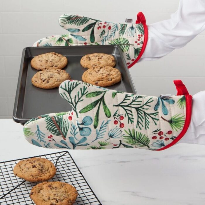 bough and berry chef oven mitt 241003052523 2