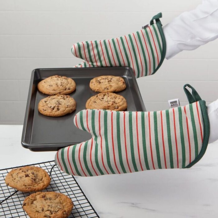 deck the halls oven mitt 241003052523 2